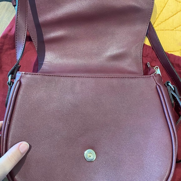 Angela Roi- Vegan Morning Crossbody- Bordeaux - Picture 4 of 16